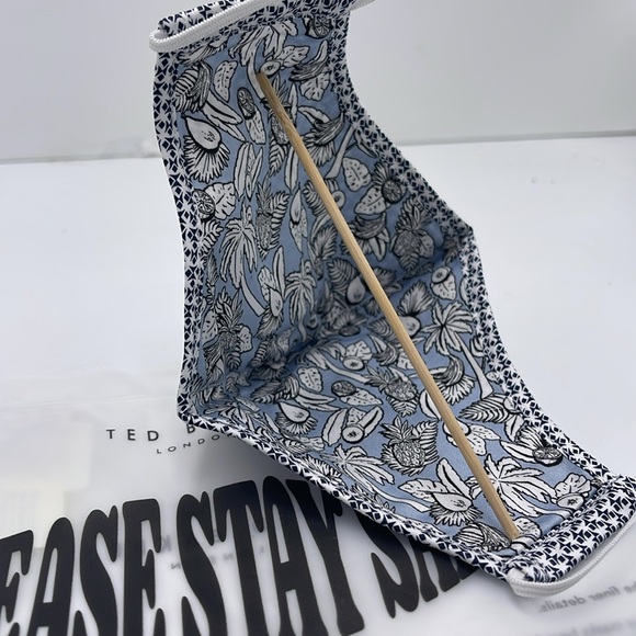 TED BAKER LONDON Reversible Reusable FACE MASK 
NWT 
OS - Picture 10 of 16